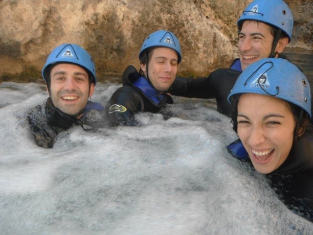  Friends doing a ravine 